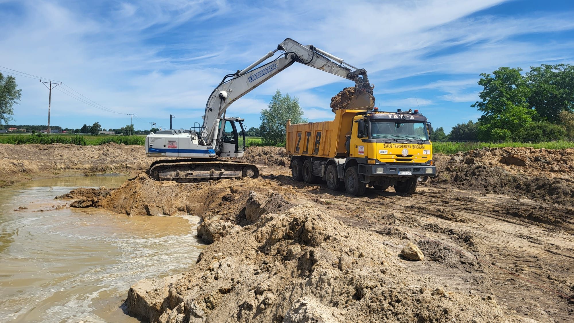 Roboty ziemne koparką Liebherr